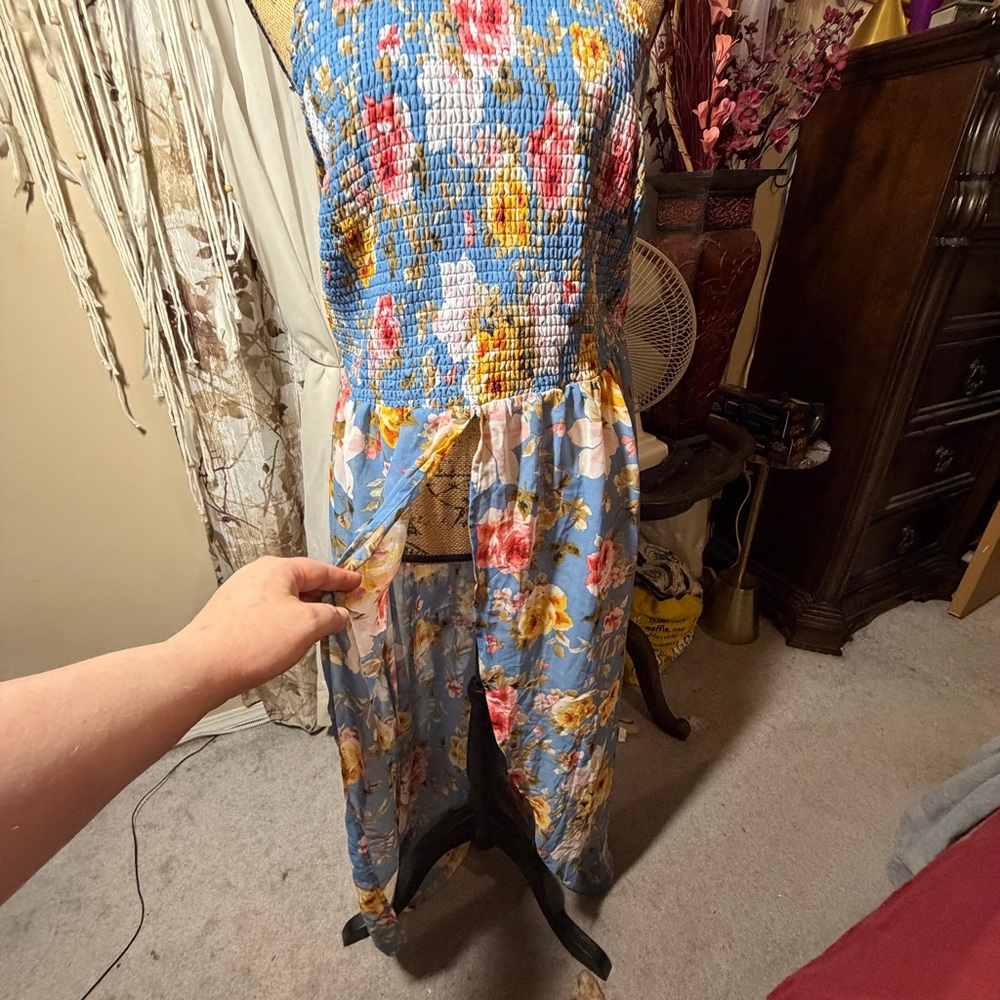 VENUS Blue Floral Smocked Dress - Picture 9 of 11